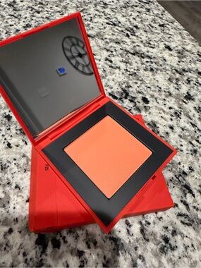 Hung Vanngo Very Beautiful Matte Velvet Blush - Born From Beauty